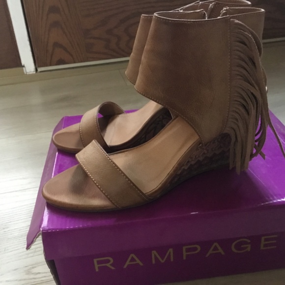 Rampage, size 8.5, tan sandals - Picture 2 of 6